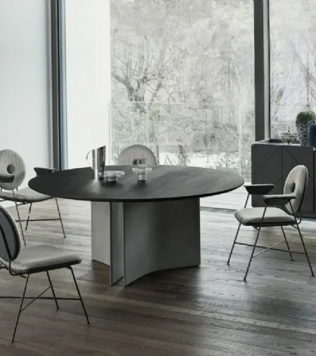 Tavolo rotondo Magnum con base in cemento e piano in legno impiallaciato di Bontempi