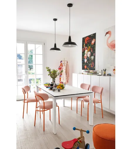 Tavolo allungabile in ceramica marmo bianco e base in metallo Dorian di Connubia