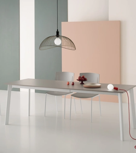 Tavolo allungabile Krono Piano Angoli 90 con top in laminato e base in metallo di Pointhouse