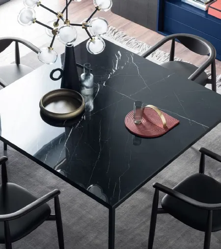 Tavolo quadrato Filo in Light Stone di Novamobili