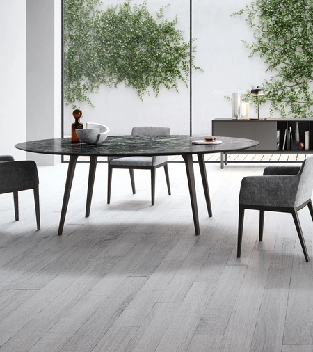 Tavolo Rea con top in marmo di Novamobili