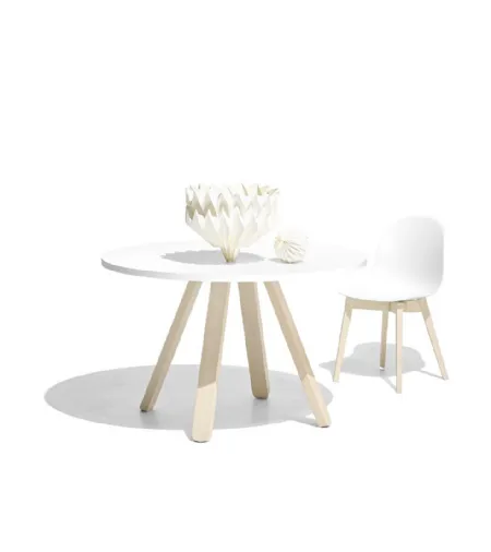 Tavolo rotondo in laminato bianco e base in legno di faggio sbiancato Stecco di Connubia