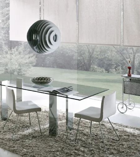 Tavolo con piano rettangolare in vetro con base in alluminio Taul di Misuraemme