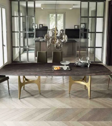 Tavolo Universe XXL con top in SuperMarmo e base in acciaio laccato di Bontempi