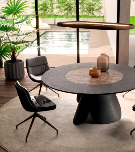 Tavolo rotondo in legno Veliero con vassoio girevole Lazy Susan in ceramica incassato nel piano di Ozzio