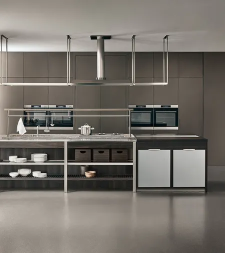 Cucina Design con isola KLab 03 in Vetro Diamantato e Rovere Termotrattato di Ernestomeda