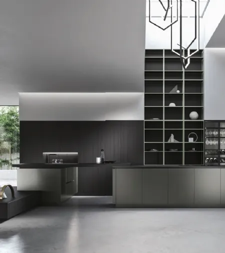 Cucina Design con penisola Look in laccato micalizzato Grigio Verde e nobilitato Frassino Noir di Snaidero