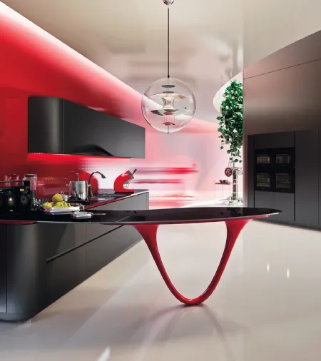 Cucina Design con penisola Ola Black in laccato nero e rosso di Snaidero